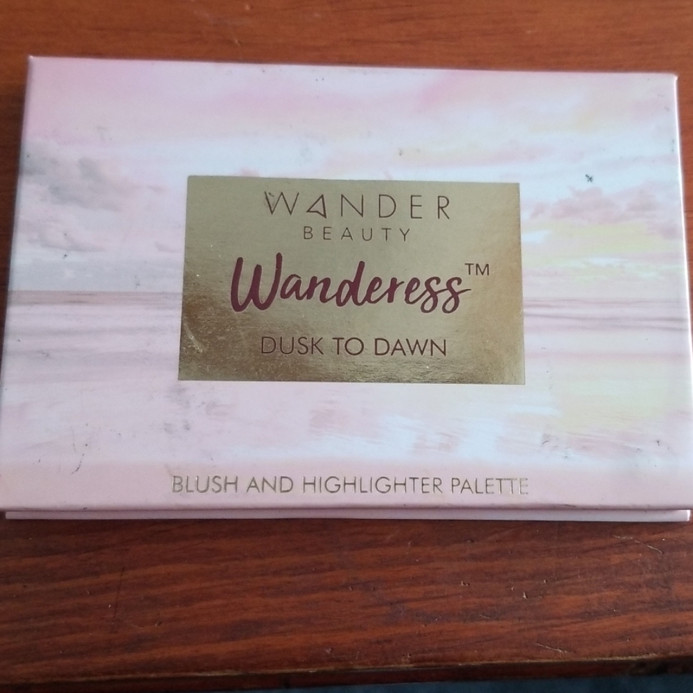 Wander beauty blush and nightlight pallet